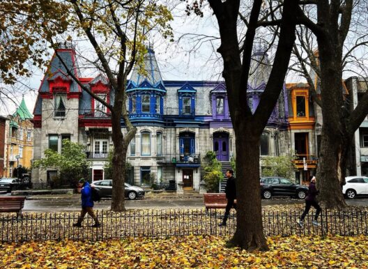 Sondage Léger : inquiétudes des Canadiens sur l'immigration et ses effets sur logement et santé